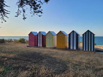 Parc de vacances pour 6 personnes, avec piscine ainsi que jardin et sauna en Charente-Maritime