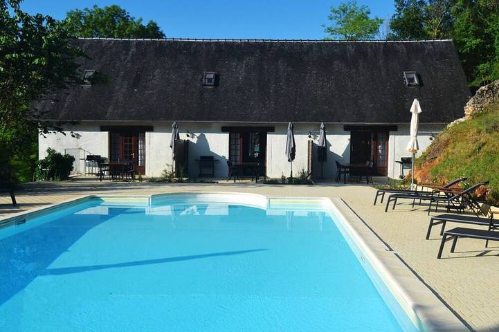 Location de vacances pour 5 personnes, avec piscine et jardin à Souillac