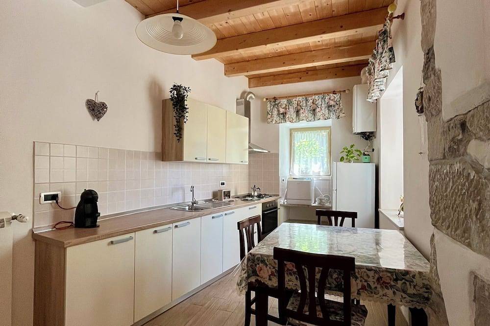 Ganze Wohnung, 1 Bedroom Apartment in Holy Cross in Triest, Karst