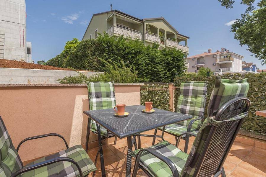 Ganze Wohnung, Schöne Wohnung für 6 Personen mit Terrasse in Karigador, Općina Brtonigla