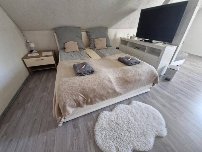 Ferienwohnung für 2 Personen, mit Terrasse und Garten sowie Sauna und Ausblick in Wackersdorf - 2