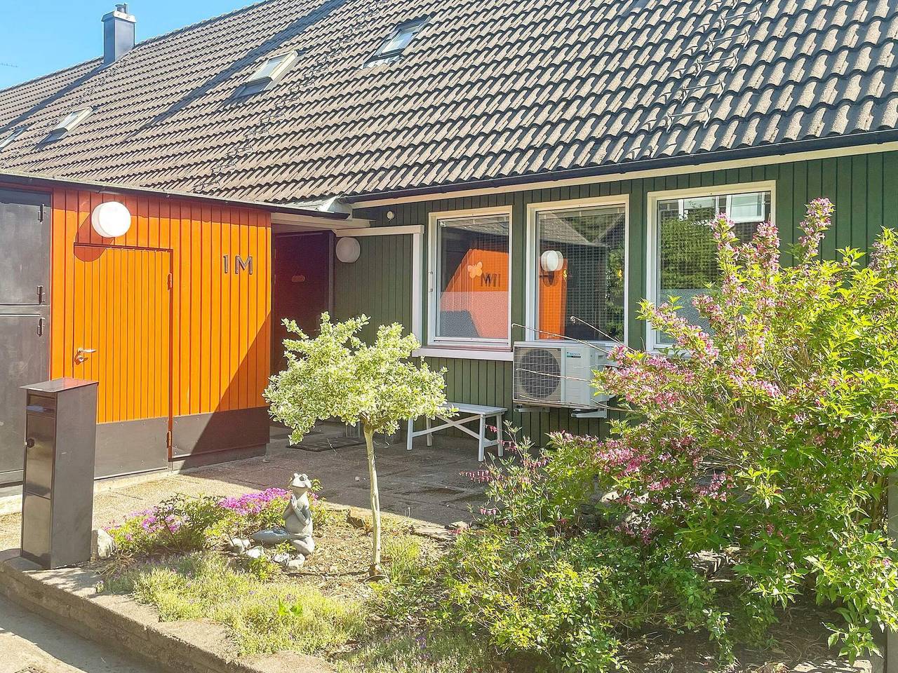 Hus för 4 Personer, med bubbelpool samt trädgård och terass, barnvänlig