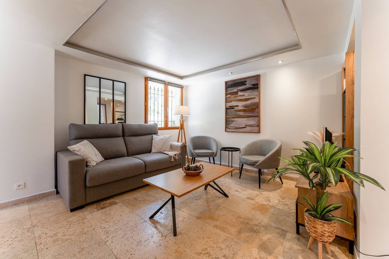 Appartement entier, Appartement « Domaine De Meyrol - Gîte 4 » avec vue montagne, Wi-Fi et climatisation in Eyguières, Région d'Arles