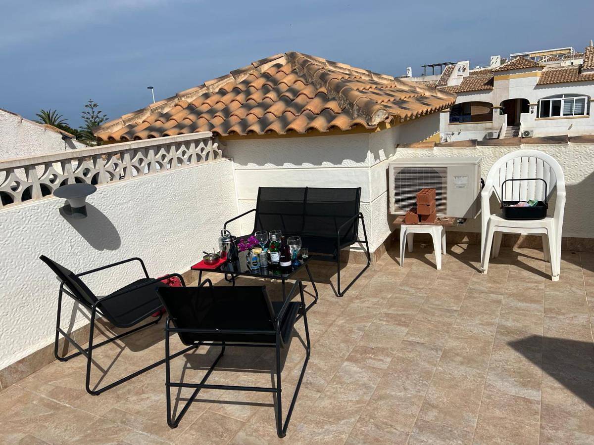 Apartamento inteiro, Top-floor apartment with 65 m2 sun terrace, renovated kitchen and bathroom in Monte Faro, Costa Blanca