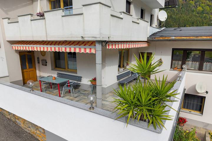 Ganze Wohnung, Ferienwohnung 'Mizi' mit Bergblick, Balkon und Wi-Fi in Hohe Tauern, Stall