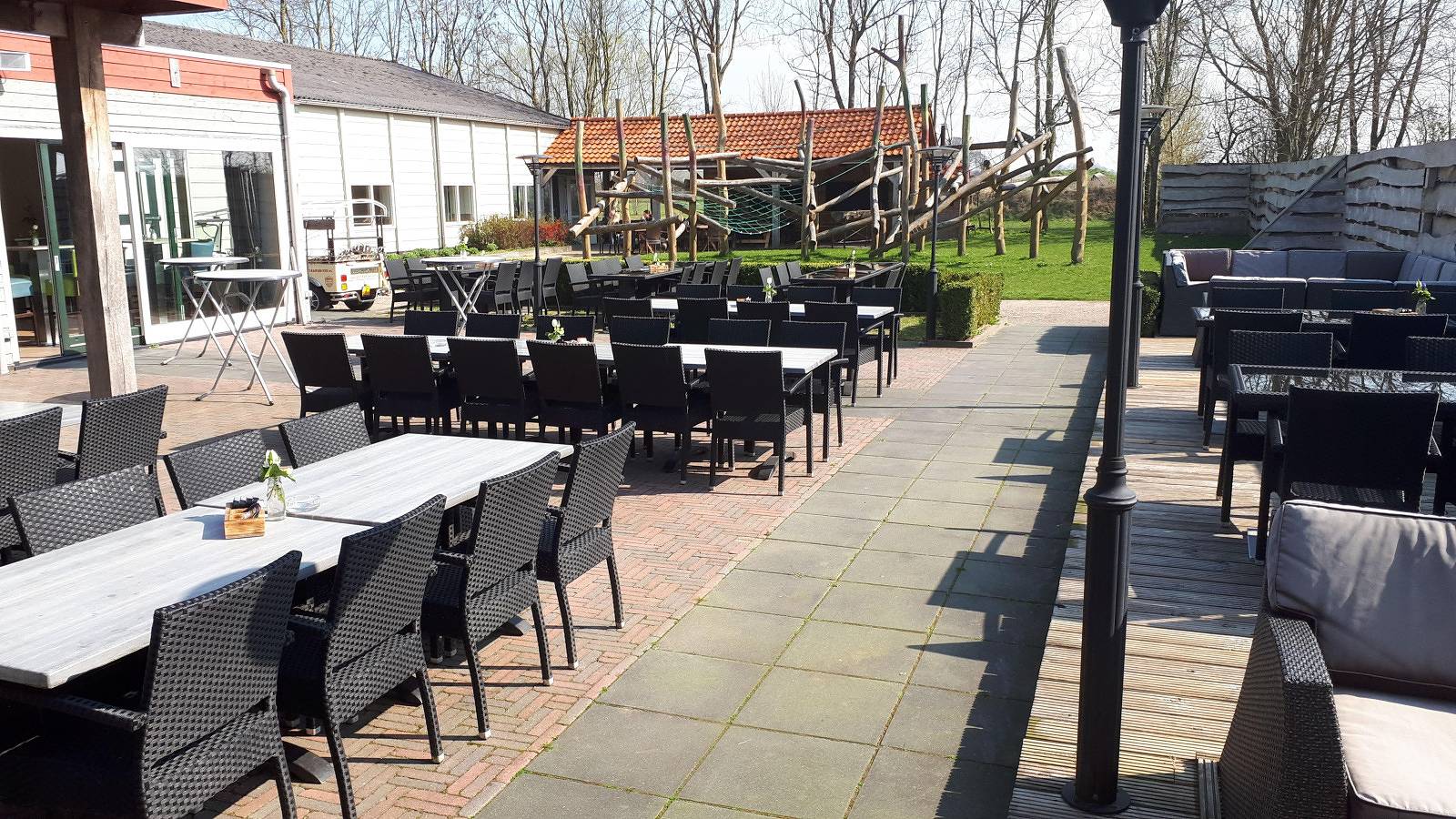 Rollstuhlgerechte Gruppenunterkunft für 40 Personen mit Bar und Spielfeld in der Nähe von Blokzijl in Ijsselmeer