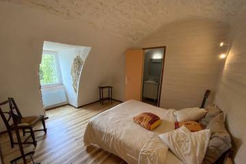 Location de vacances pour 2 personnes, avec jardin à Saint-Georges-de-Lévéjac