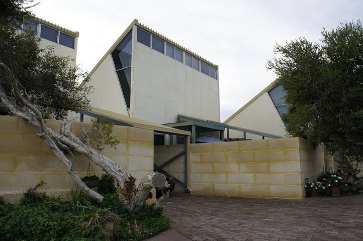Holiday rental for 4 people, with balcony and garden in Mandurah