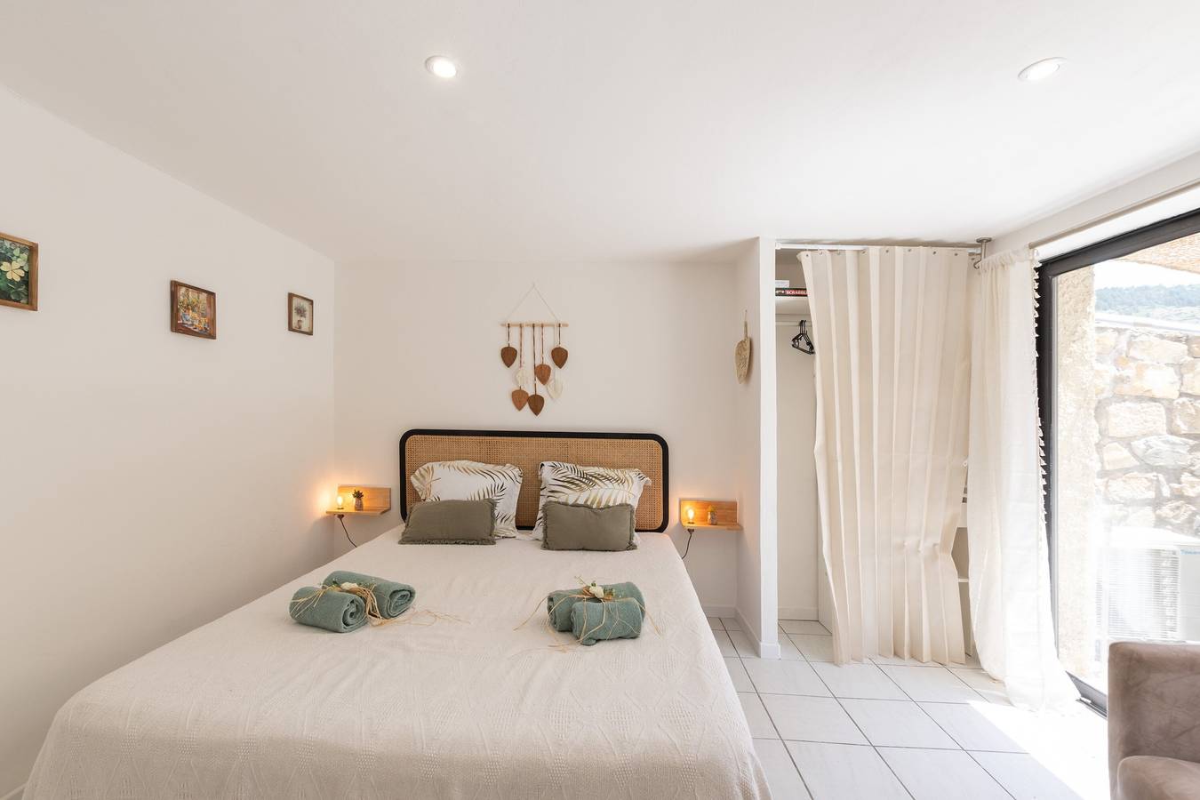 Vakantiehuis 'T1 Ardeche Vesseaux' met uitzicht op de bergen, gedeelde tuin & Wi-Fi, foto 7