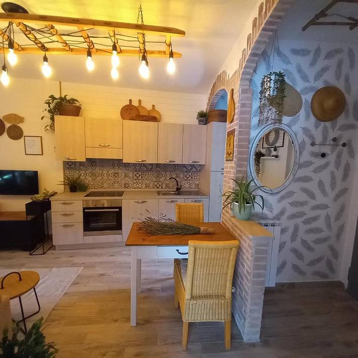 Ferienwohnung für 4 Personen, mit Balkon und Terrasse sowie Seeblick und Ausblick in Porto Ceresio