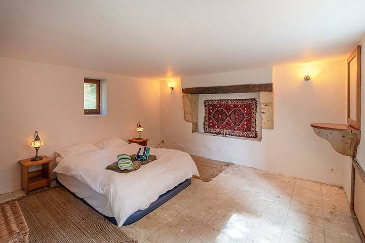Secluded 5 Bedroom Woodland Villa with Pool in Les Eyzies, Périgord Noir