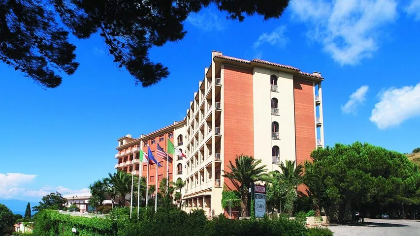 Hotel para 2 personas, con piscina y jardín - 1