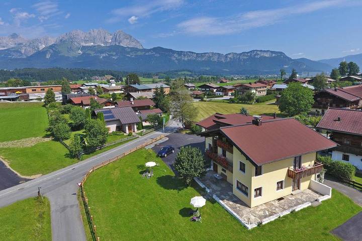 Ferienwohnung für 4 Personen, mit Sauna und Garten sowie Ausblick und Pool, mit Haustier