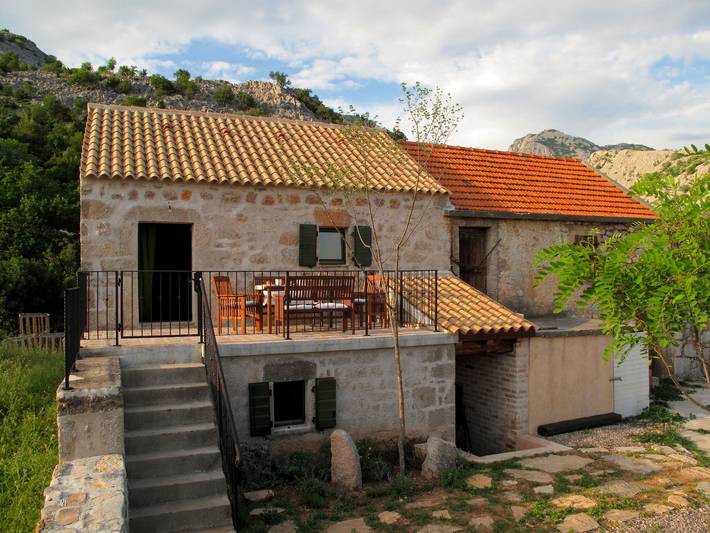 Ferienhaus für 4 Personen, mit Terrasse und Garten in Starigrad Paklenica
