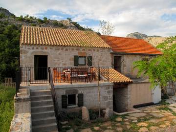 Ferienhaus für 4 Personen, mit Terrasse und Garten in Starigrad Paklenica
