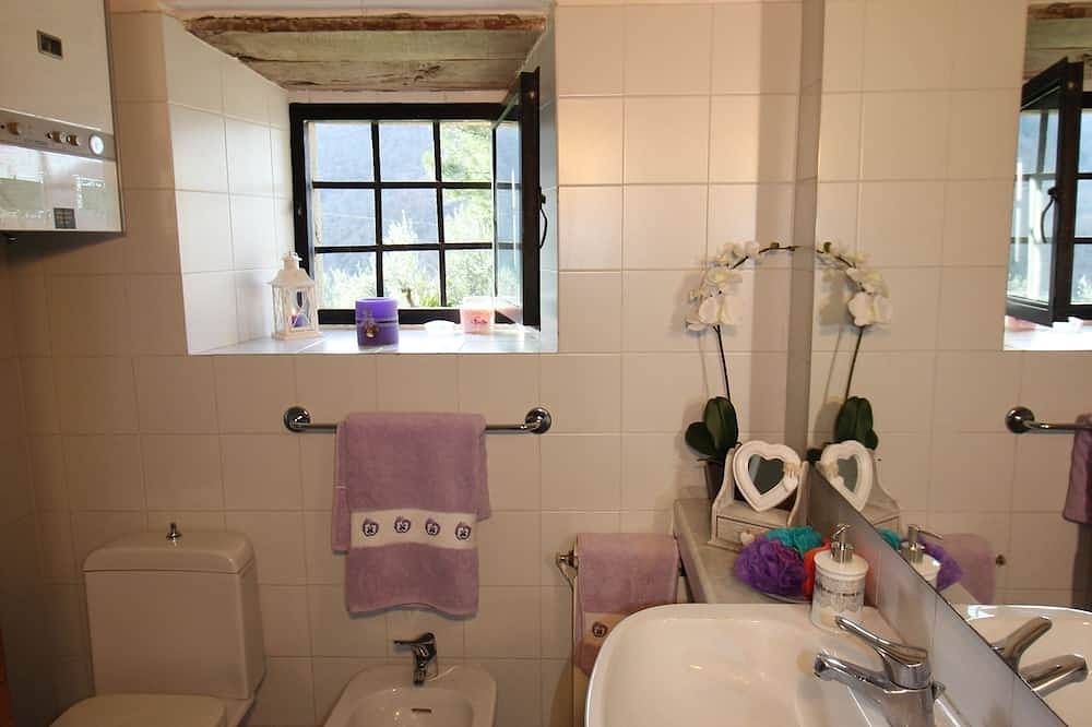 Tierfreundliches, gemütliches Ferienhaus + Pool in der Nähe von Florenz. Großartige Aussichten. Capannina sleeps2 in Londa, Florenz Provinz