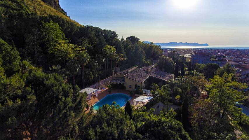 Casa vacanza per 16 persone, con Balcone e Balcone/Terrazza nonché Terrazza e Idromassaggio a Partinico