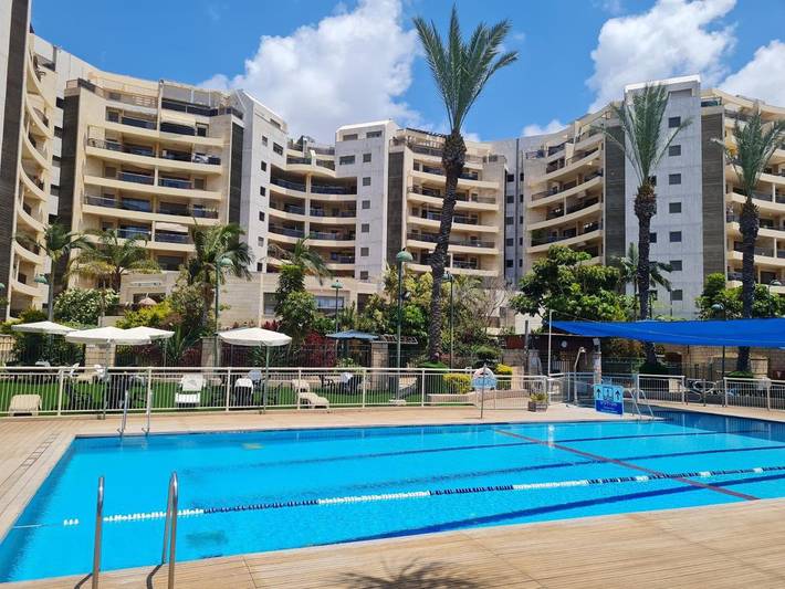 Ferienwohnung für 4 Personen, mit Garten und Ausblick sowie Pool, mit Haustier - 1