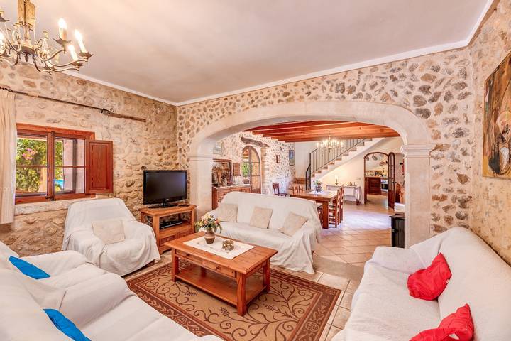 Traumhafte Finca mit Pool, Garten, Terrassen, Balkon und Wlan; Parkplätze vorhanden, Haustiere erlaubt in Búger, Mallorca Inselmitte