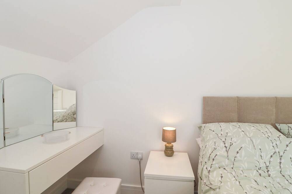 Wellinghill Cottage, family friendly, with open fire in Cheltenham in Cheltenham, Gloucestershire