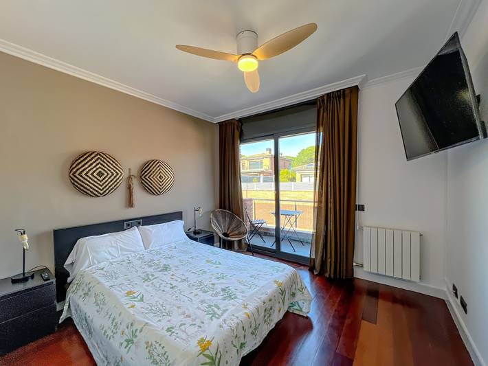 Chalet para 8 personas, con terraza además de jardín y piscina, Se admiten mascotas en Maresme - 4