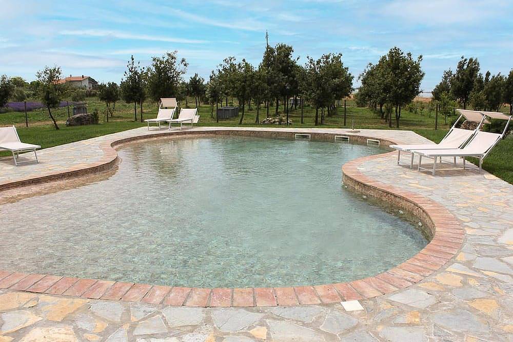 Amazing home in Pescia Romana with Wifi in Montalto di Castro, Provincia di Viterbo