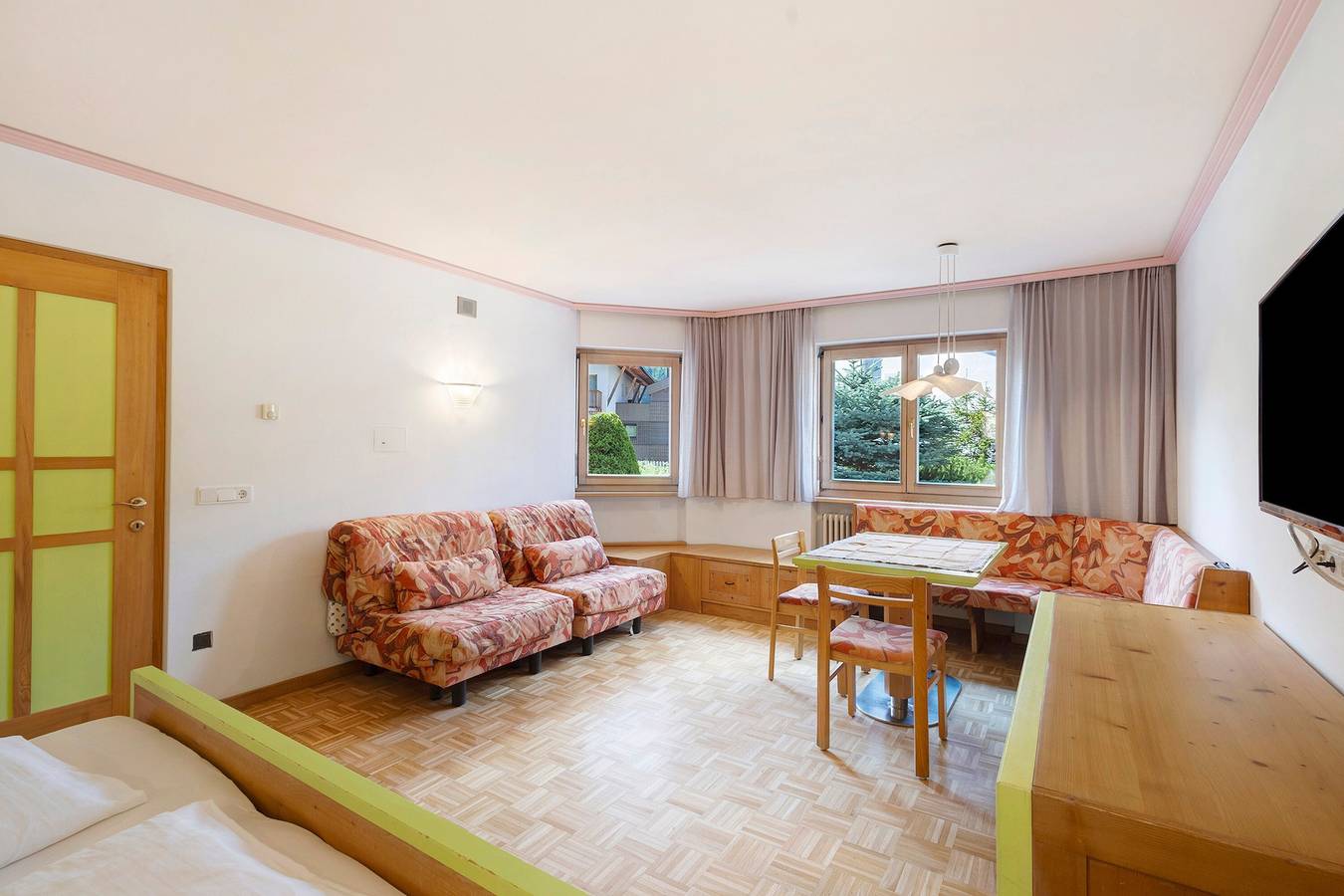 Cały apartament, Apartment '1 Residence Ciasa Ulli Typ B' with Mountain View, Shared Terrace and Wi-Fi in San Cassiano, Badia