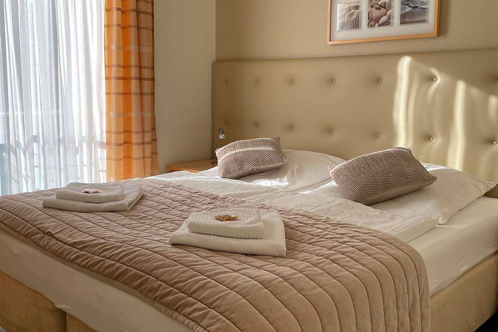 Ganze Wohnung, Apartment 2 mit Dachterrasse und Seezugang im Grünen in Zeuthen, Dahme-Seengebiet