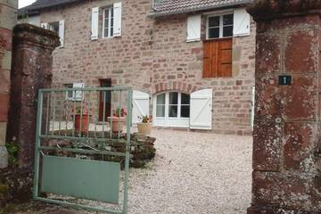 Cottage pour 6 personnes, avec terrasse à Noailhac