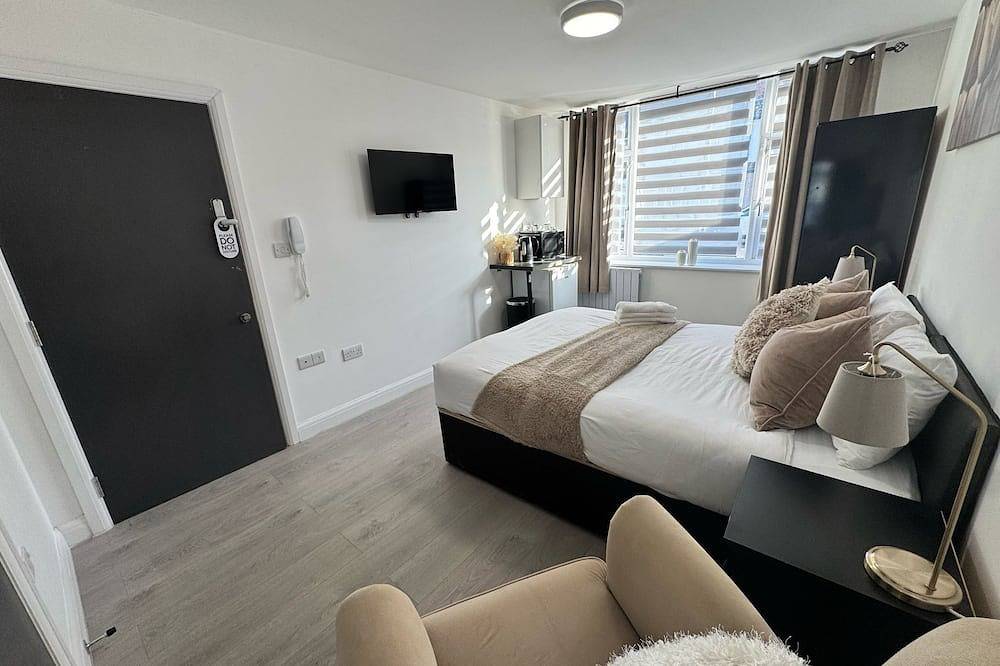 Ensuite Deluxe Room with Shower in London, South East England