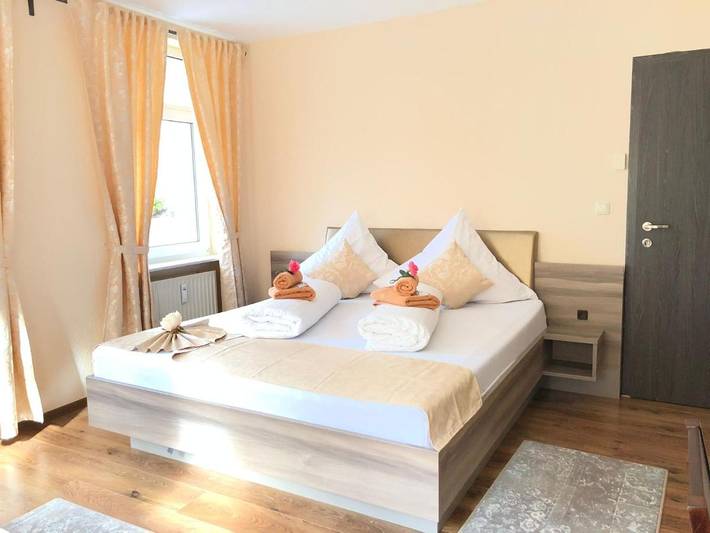 Hotel für 4 Personen, mit Terrasse und Garten sowie Ausblick in Adorf
