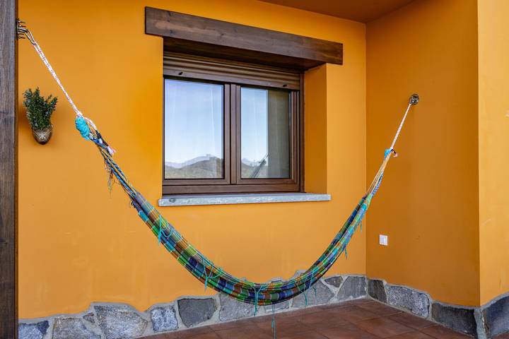 Apartamento entero, Apartamento 'Prao' con vistas a la montaña, terraza privada y Wi-Fi in Cangas de Onís, Costa Verde
