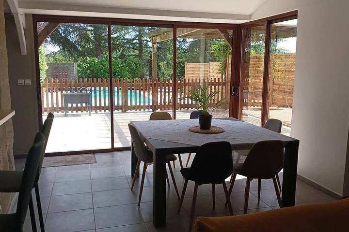 Location de vacances pour 6 personnes, avec piscine ainsi que vue et jardin à Saint-Barthélemy-d'Agenais - 2