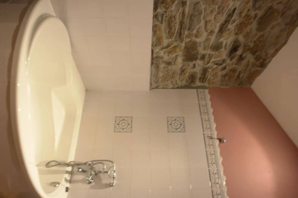 Casa rural, chimenea, amplio jardín,próxima a rutas de senderismo y balneario. in Guitiriz, Provincia de Lugo