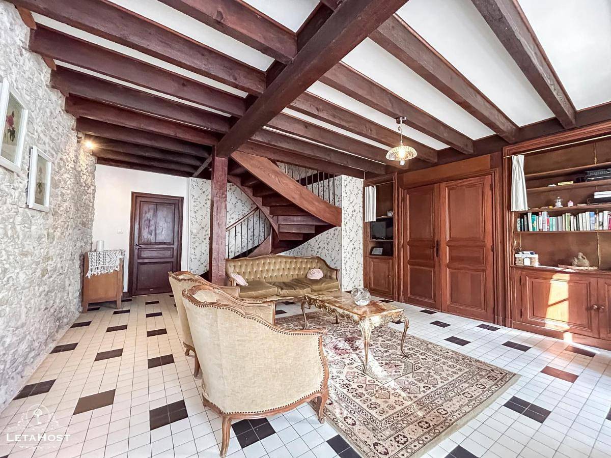 Five-Bedroom House in Soupex, Région de Carcassonne