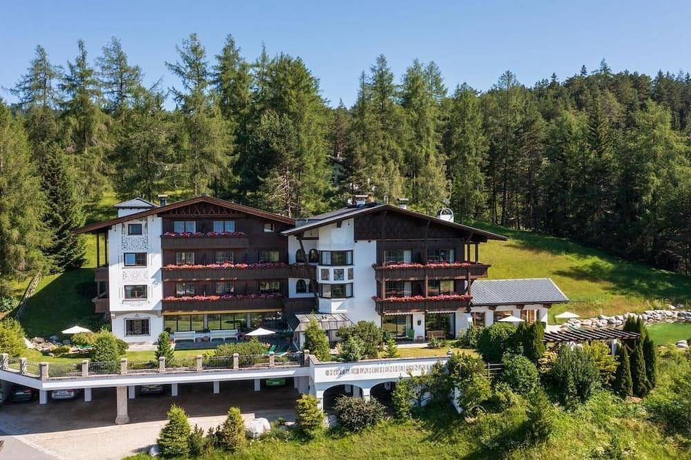 Doppelzimmer I mit Südbalkon inklusive Frühstück - Hotel Garni Lärchenhof Natur in Mösern, Telfs