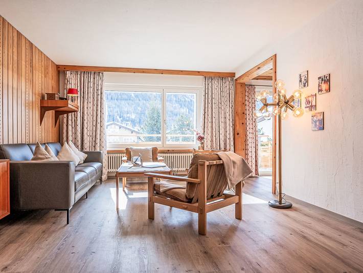 Ferienwohnung für 4 Personen, mit Ausblick und Balkon sowie Garten in Zuoz