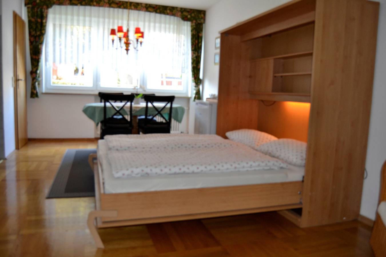 Ganze Ferienwohnung, Ferienwohnung Hämmerle - Ferienwohnung Rot, 55qm, 1 Schlafzimmer, 1 Wohn-Essbereich, max. 4 Personen in Konstanz, Obersee (Bodensee)