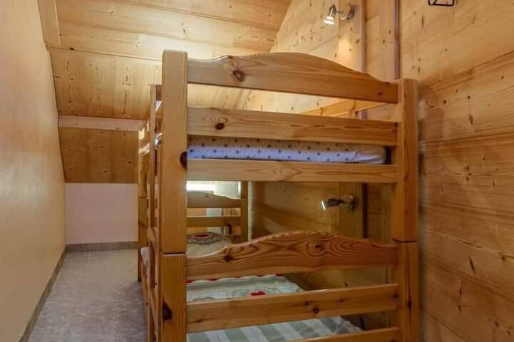 Location de vacances pour 6 personnes, avec balcon dans Office De Tourisme Des Albiez - 3