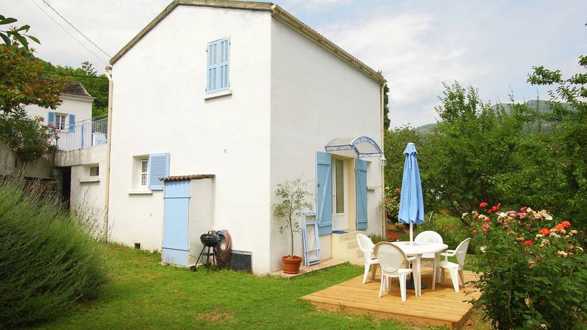Maison de vacances pour 6 personnes, avec terrasse ainsi que jardin et vue sur le lac