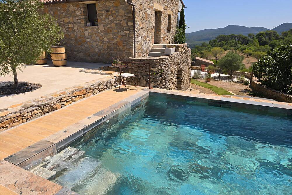 Charming dry-stone cottage in Bédarieux, Béziers region