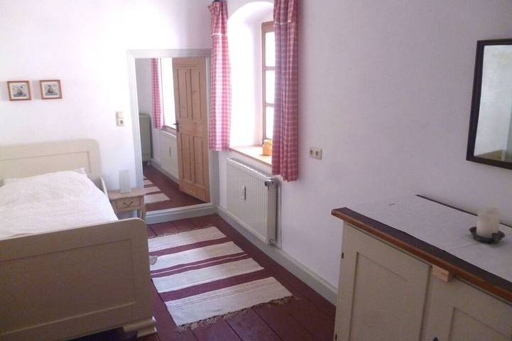 Historisches Bauernhaus in ländlichen Dorf in nordbayerischen Landschaft in Wunsiedel, Landkreis Wunsiedel im Fichtelgebirge
