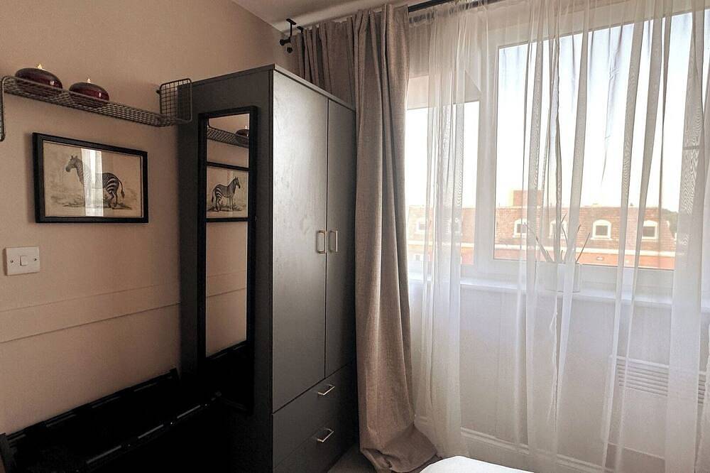 Entire apartment, Stylish 1Bd Flat, Calm, Light-Filled and Central in Wakefield, West Yorkshire
