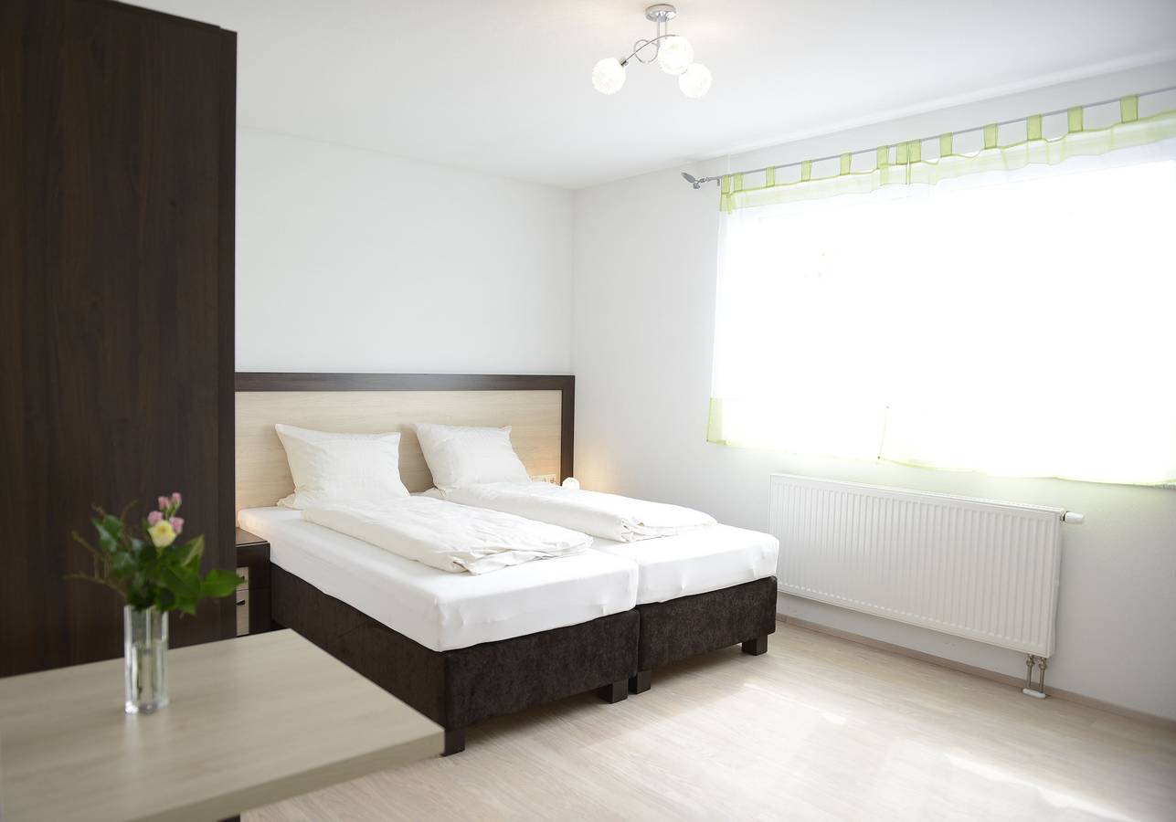 Naturparkhotel & Landgasthof - Doppelzimmer Komfort mit Dusche und Wc in Sachsenheim, Kraichgau