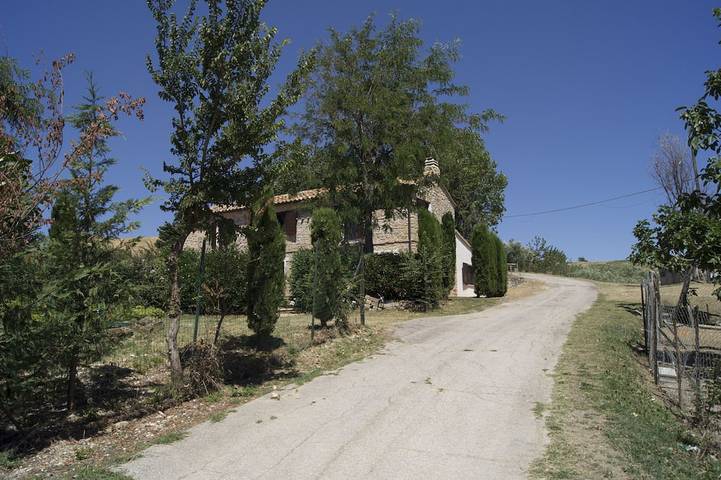 Renovated farmhouse with private swimming pool and spectacular views. in Castiglione Messer Raimondo, Gran Sasso
