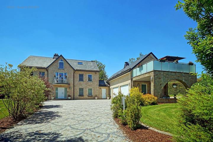 Location de vacances pour 2 personnes, avec vue ainsi que vue sur le lac et jardin dans Robertville