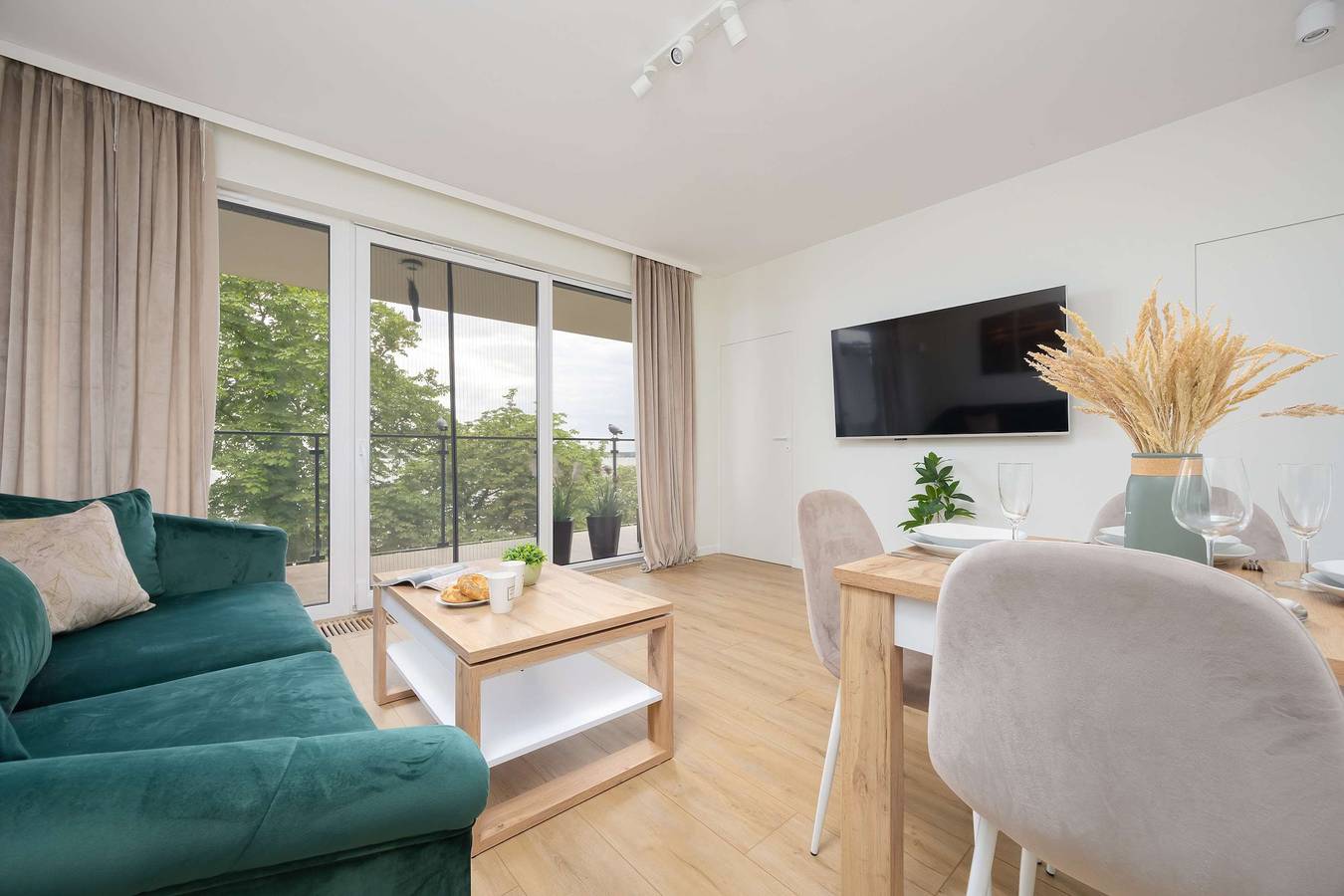 Entire apartment, Drewnowskiego 7A | Zegrze | Stylish Apartment by the Lake | Balcony in Masovia