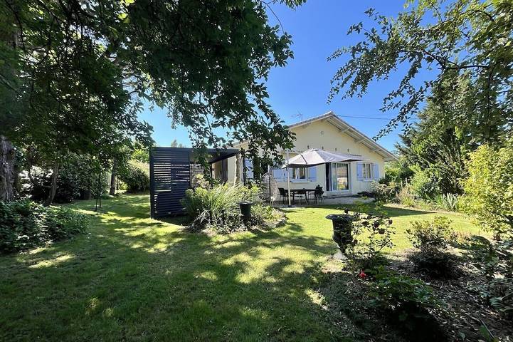 Location de vacances pour 6 personnes, avec jardin et jacuzzi, animaux acceptés à Petit-Palais-et-Cornemps