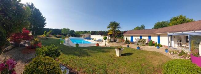 Gîte pour 3 personnes, avec piscine ainsi que vue et jardin à Neuville-de-Poitou