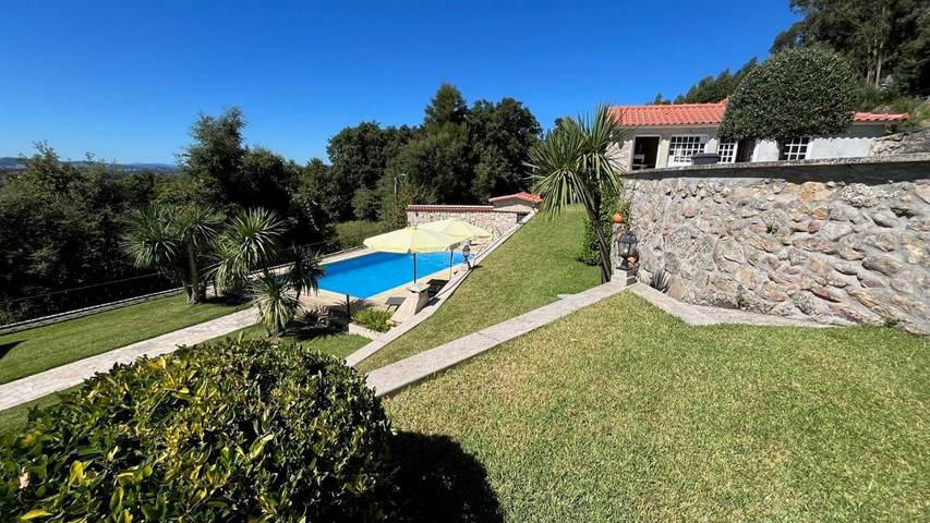 Location de vacances pour 8 personnes, avec piscine ainsi que vue et terrasse dans Santo Tirso - 4
